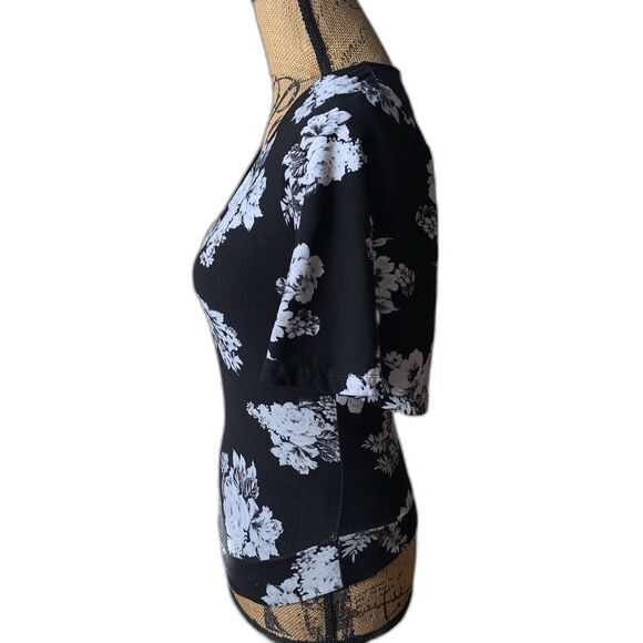 Twenty Two/7 SMALL Body Con Elastic Waist Floral Print Scoop Neck Top imperfect - Picture 2 of 7